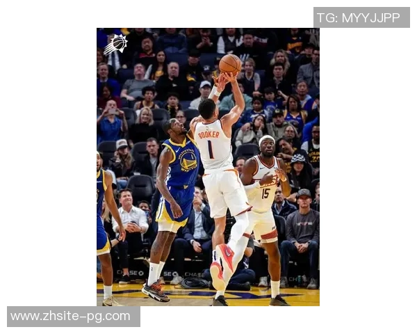 布克半场表现平平18分钟仅得10分3篮板6助攻正负值惨淡11